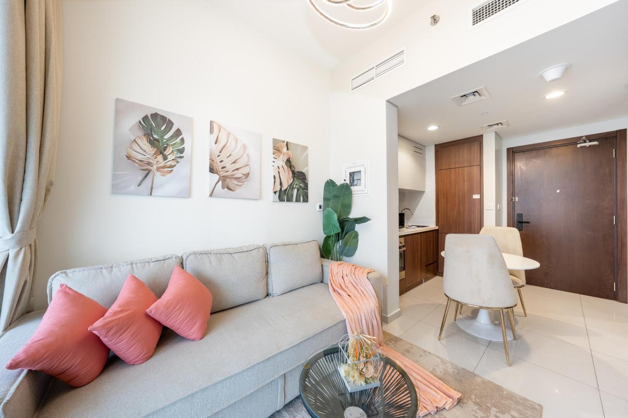 Apartment Chic 1-bedroom Retreat With Stunning Canal View Near Burj Khalifa & Business Bay Dubai