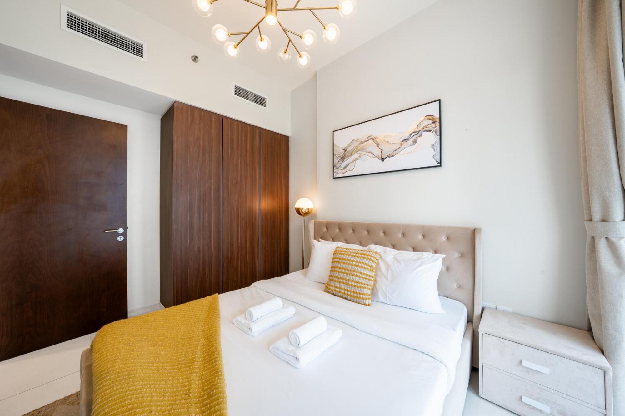 Chic 1-bedroom Retreat With Stunning Canal View Near Burj Khalifa & Business Bay * Dubai