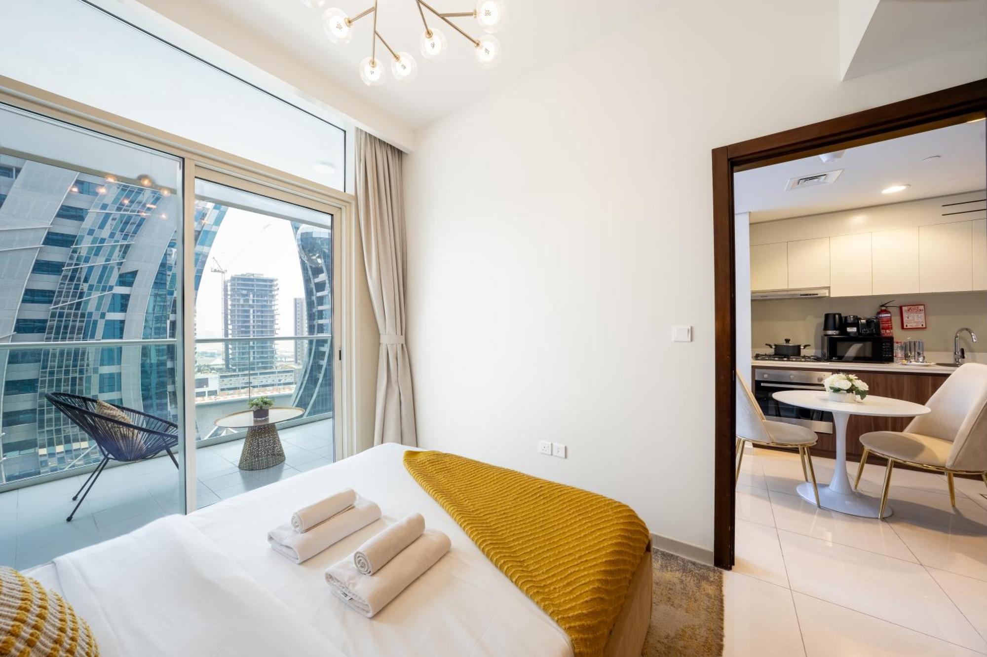 Apartment Chic 1-bedroom Retreat With Stunning Canal View Near Burj Khalifa & Business Bay