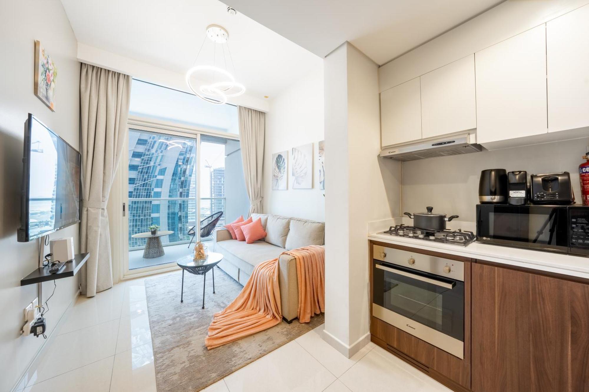 Chic 1-bedroom Retreat With Stunning Canal View Near Burj Khalifa & Business Bay Apartment *
