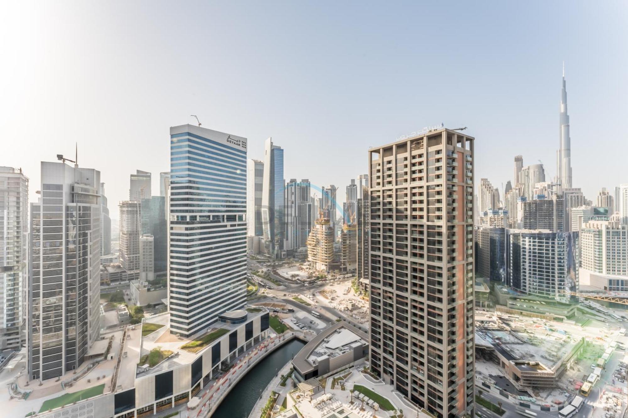 Apartment Luxury Steps From Canal And Minutes To Burj Khalifa, Peninsula Five