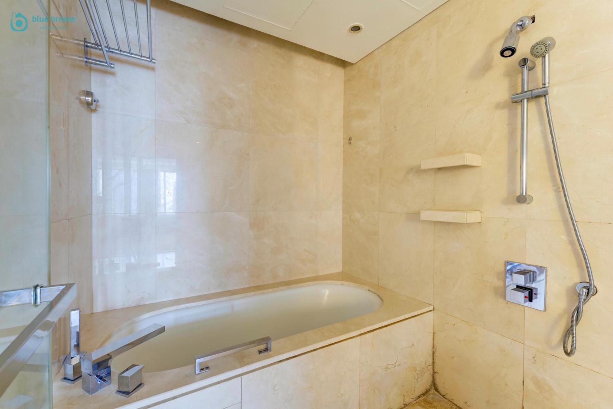 Blue Breeze - The Address Marina Mall Apartment Dubai