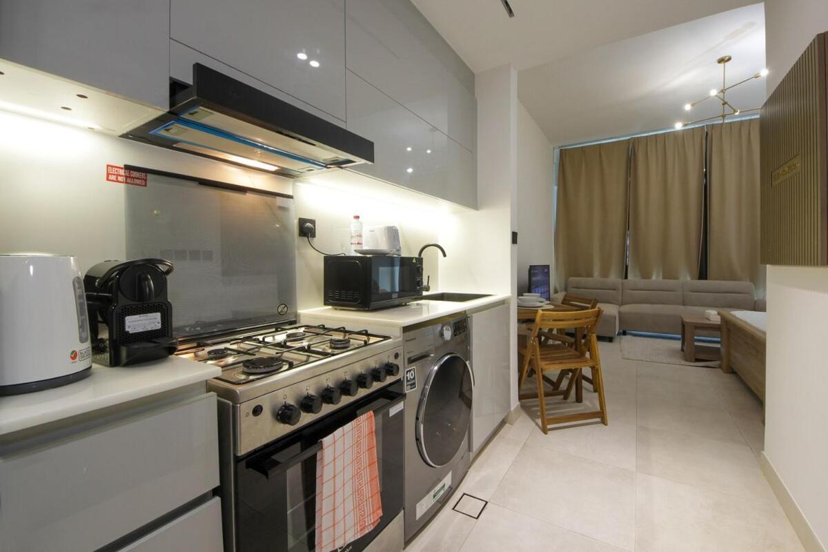 Apartment Modern In Business Bay Near Mall Dubai
