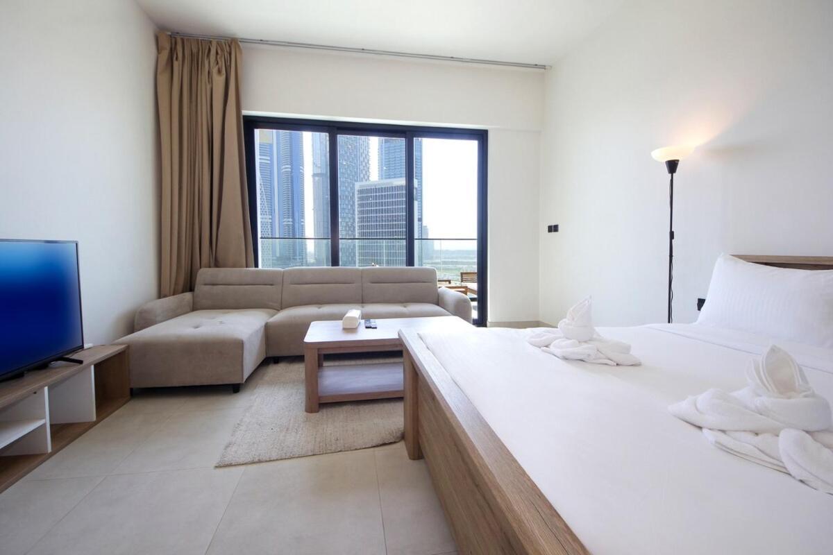Modern In Business Bay Near Mall Apartment