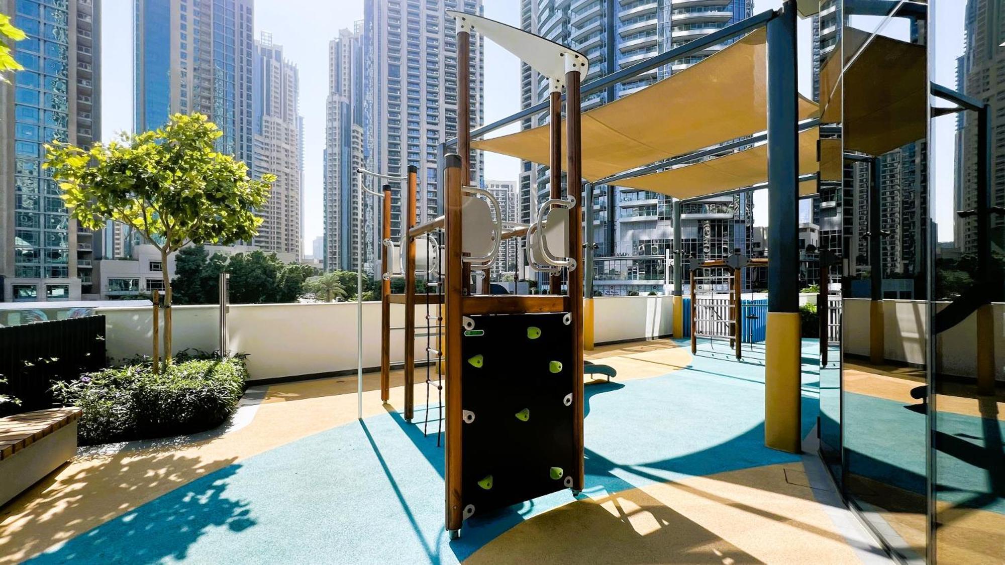 Apartment Upscale 2br With Burj Khalifa View - Next To Opera And Near Mall Dubai