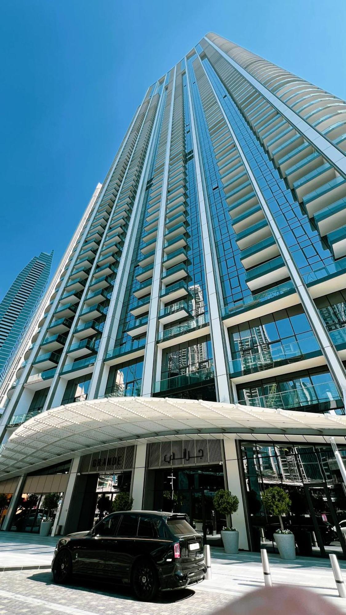 Upscale 2br With Burj Khalifa View - Next To Opera And Near Mall *