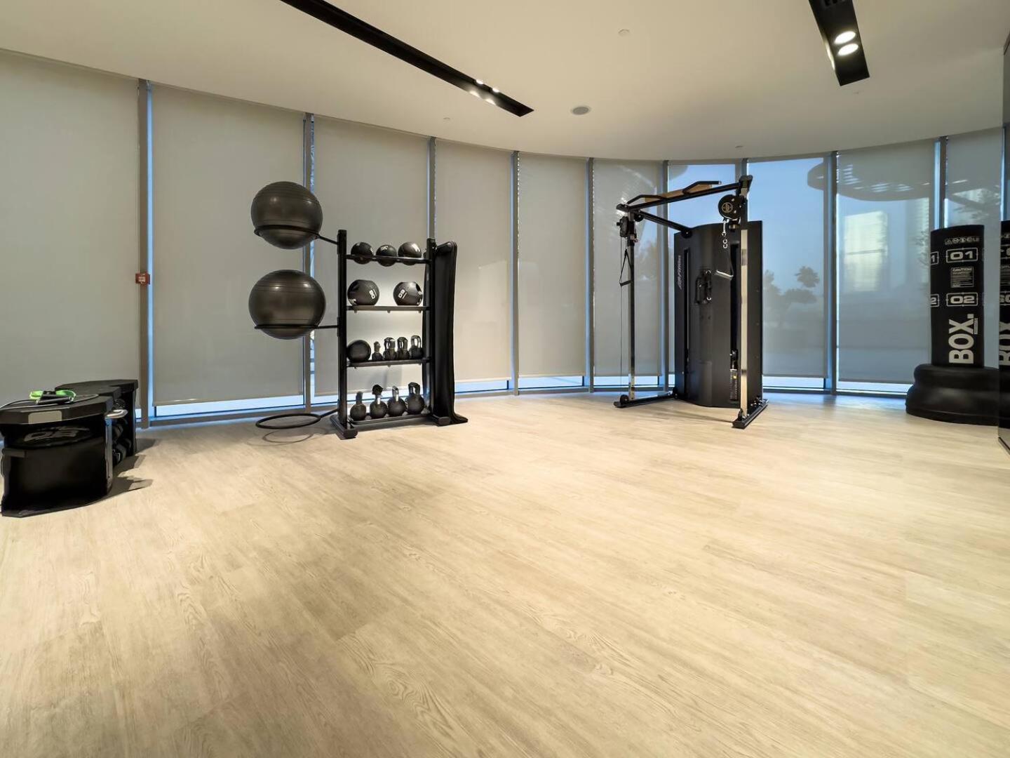 Apartment Upscale 2br With Burj Khalifa View - Next To Opera And Near Mall Dubai