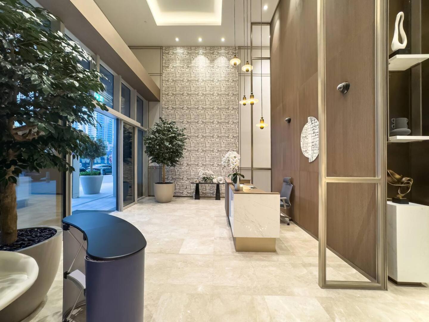 Upscale 2br With Burj Khalifa View - Next To Opera And Near Mall Apartment Dubai