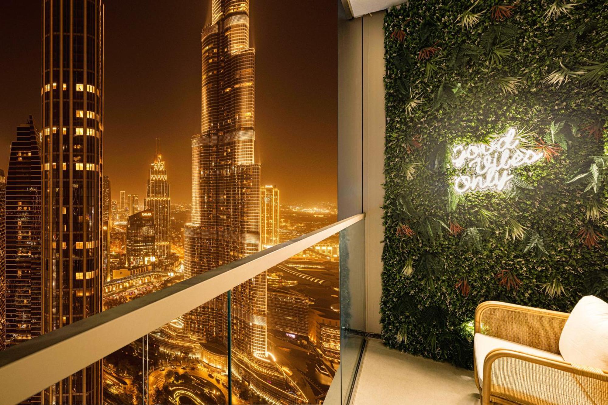 Apartment Upscale 2br With Burj Khalifa View - Next To Opera And Near Mall Dubai