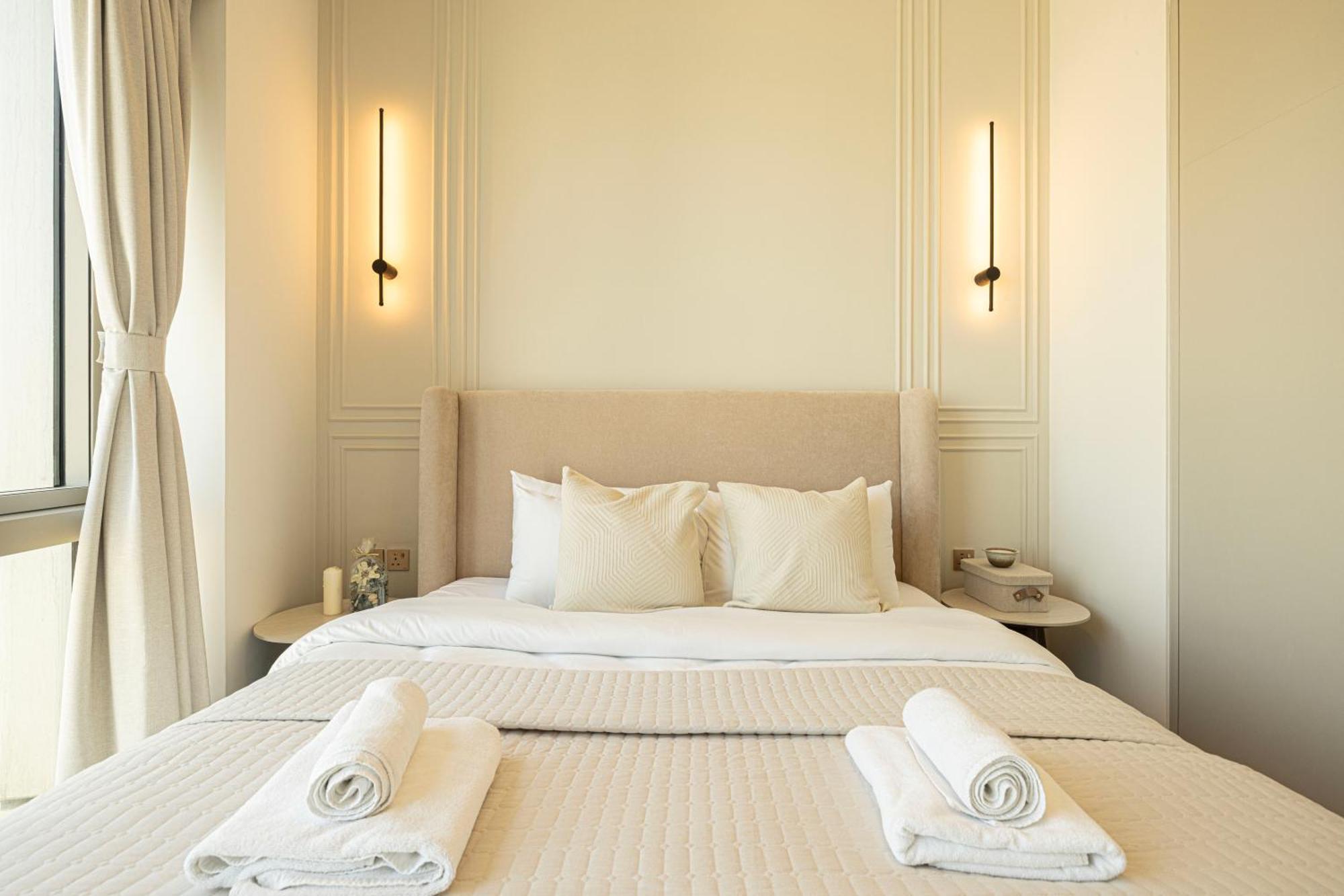 Upscale 2br With Burj Khalifa View - Next To Opera And Near Mall Apartment Dubai