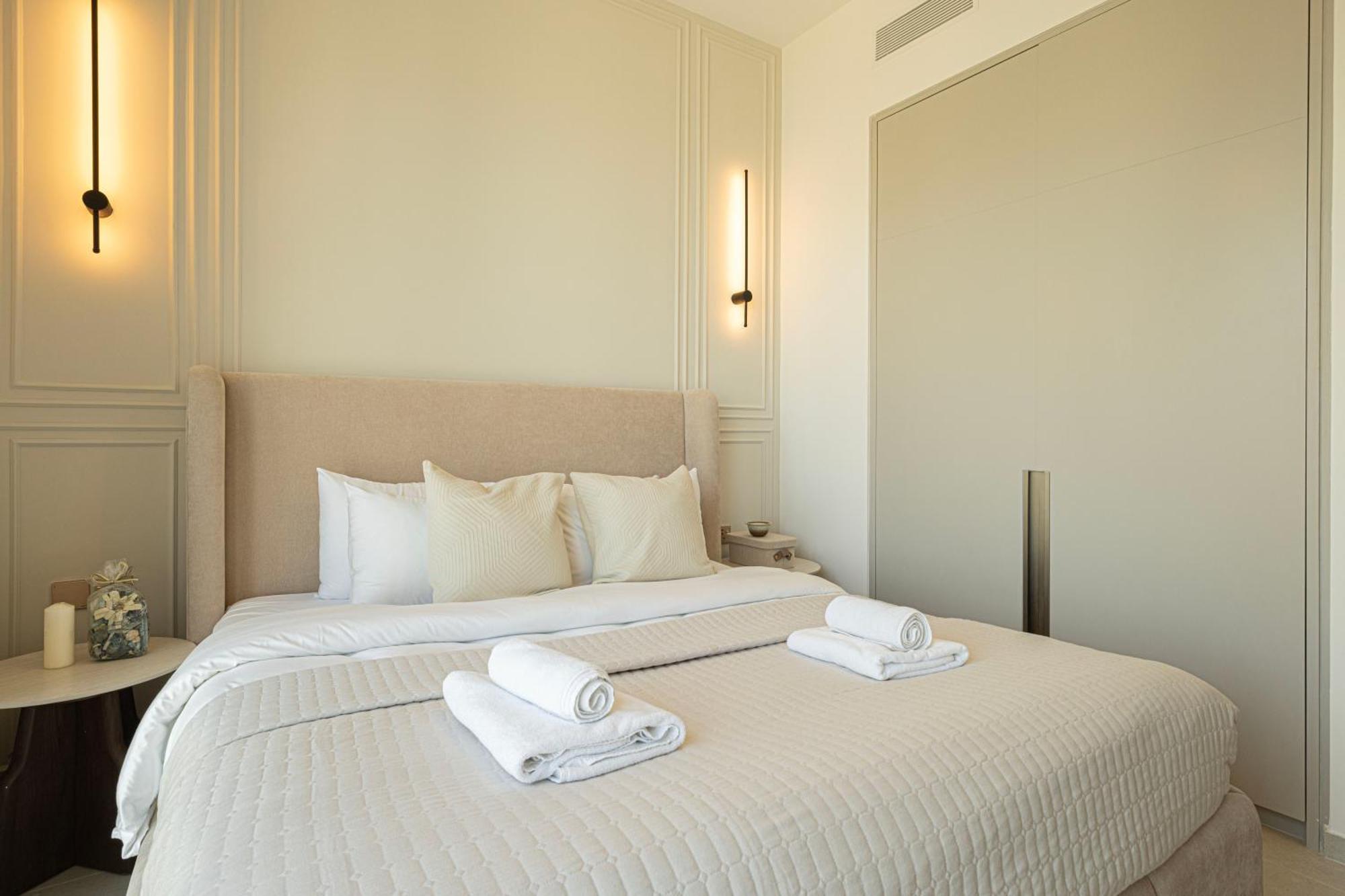 Upscale 2br With Burj Khalifa View - Next To Opera And Near Mall Dubai