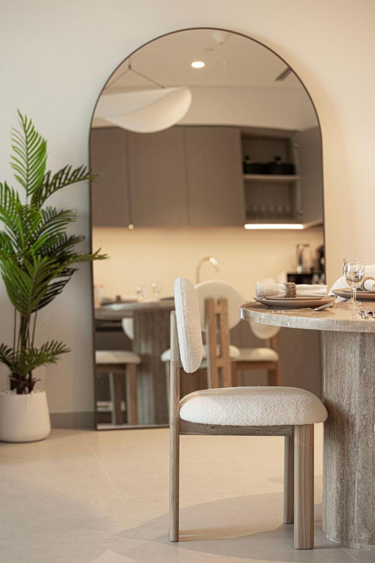 Upscale 2br With Burj Khalifa View - Next To Opera And Near Mall Apartment