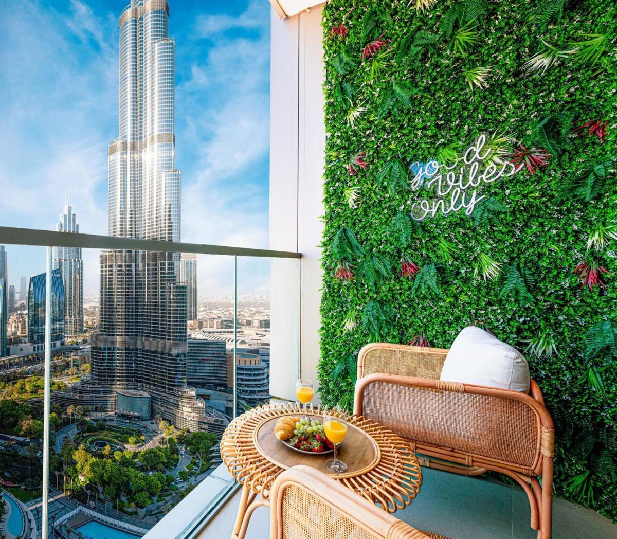 Upscale 2br With Burj Khalifa View - Next To Opera And Near Mall Dubai
