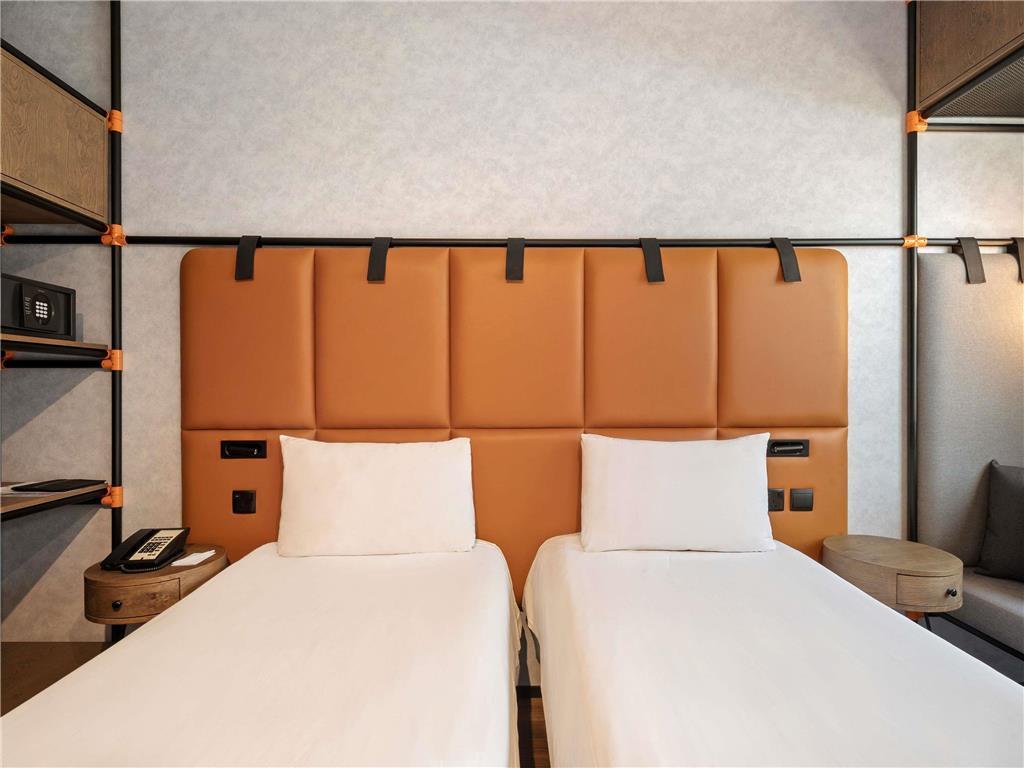 Ibis World Trade Centre 3*