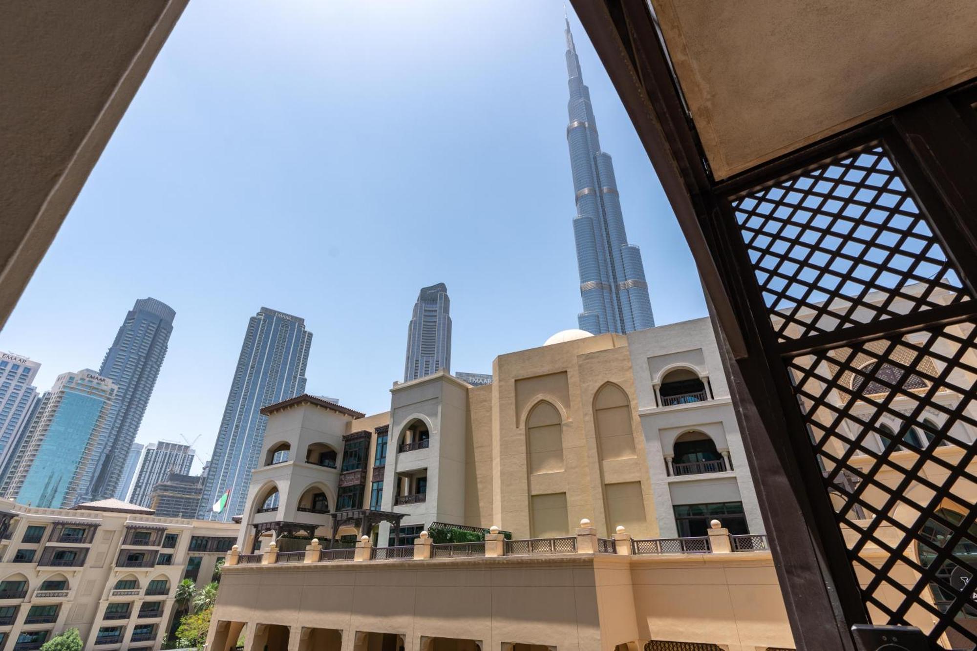 Lux I Souk Al Bahar I Burj Khalifa Views Apartment *