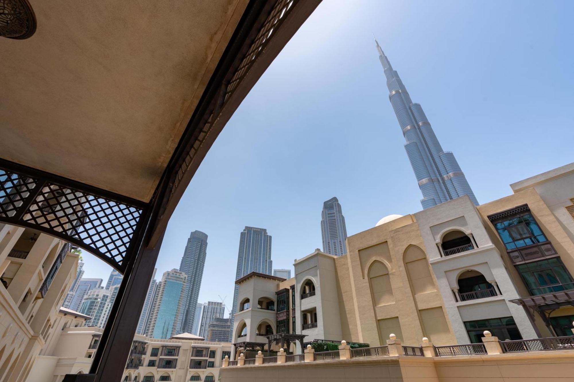 Lux I Souk Al Bahar I Burj Khalifa Views Apartment