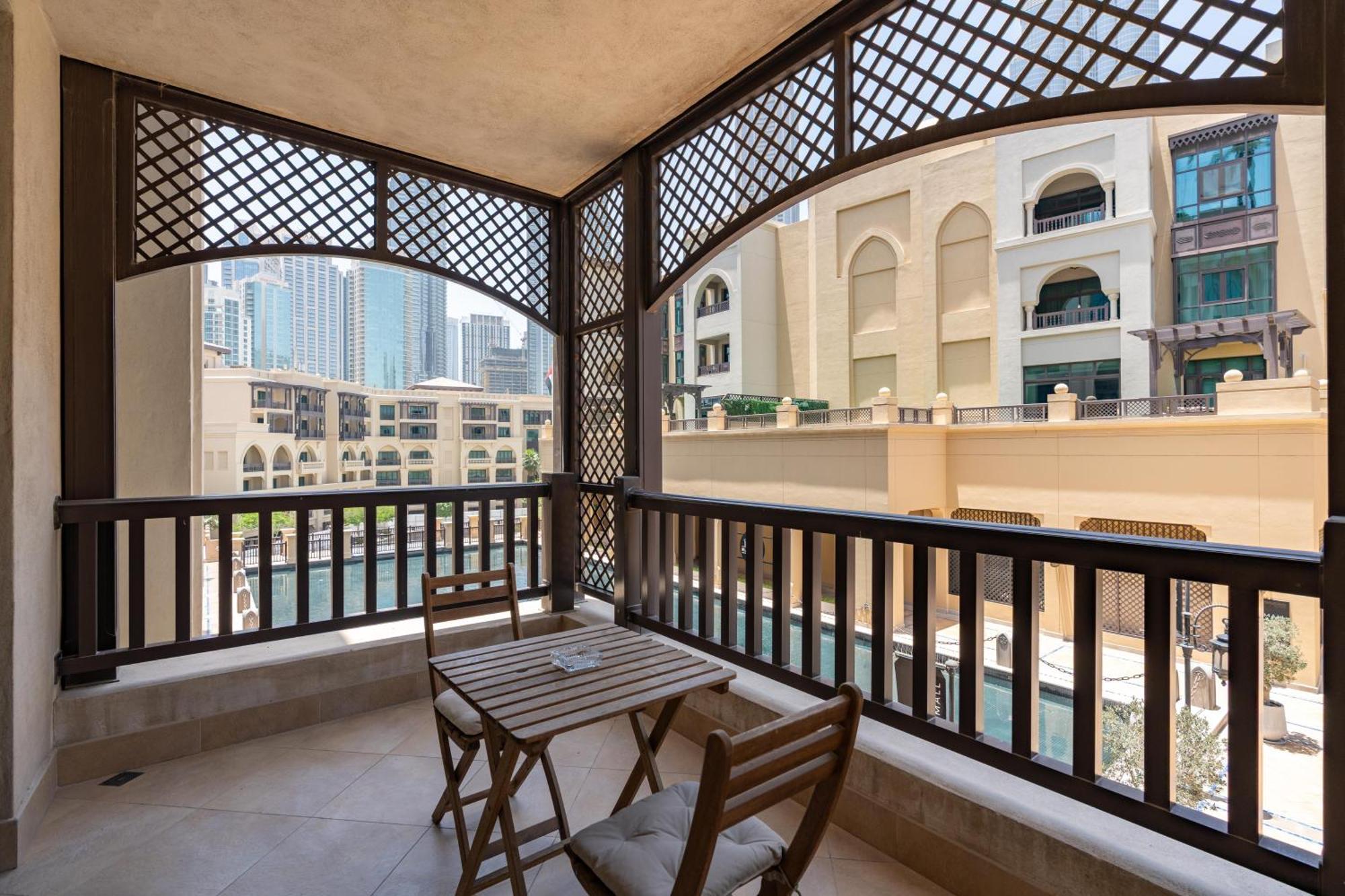 Lux I Souk Al Bahar I Burj Khalifa Views *