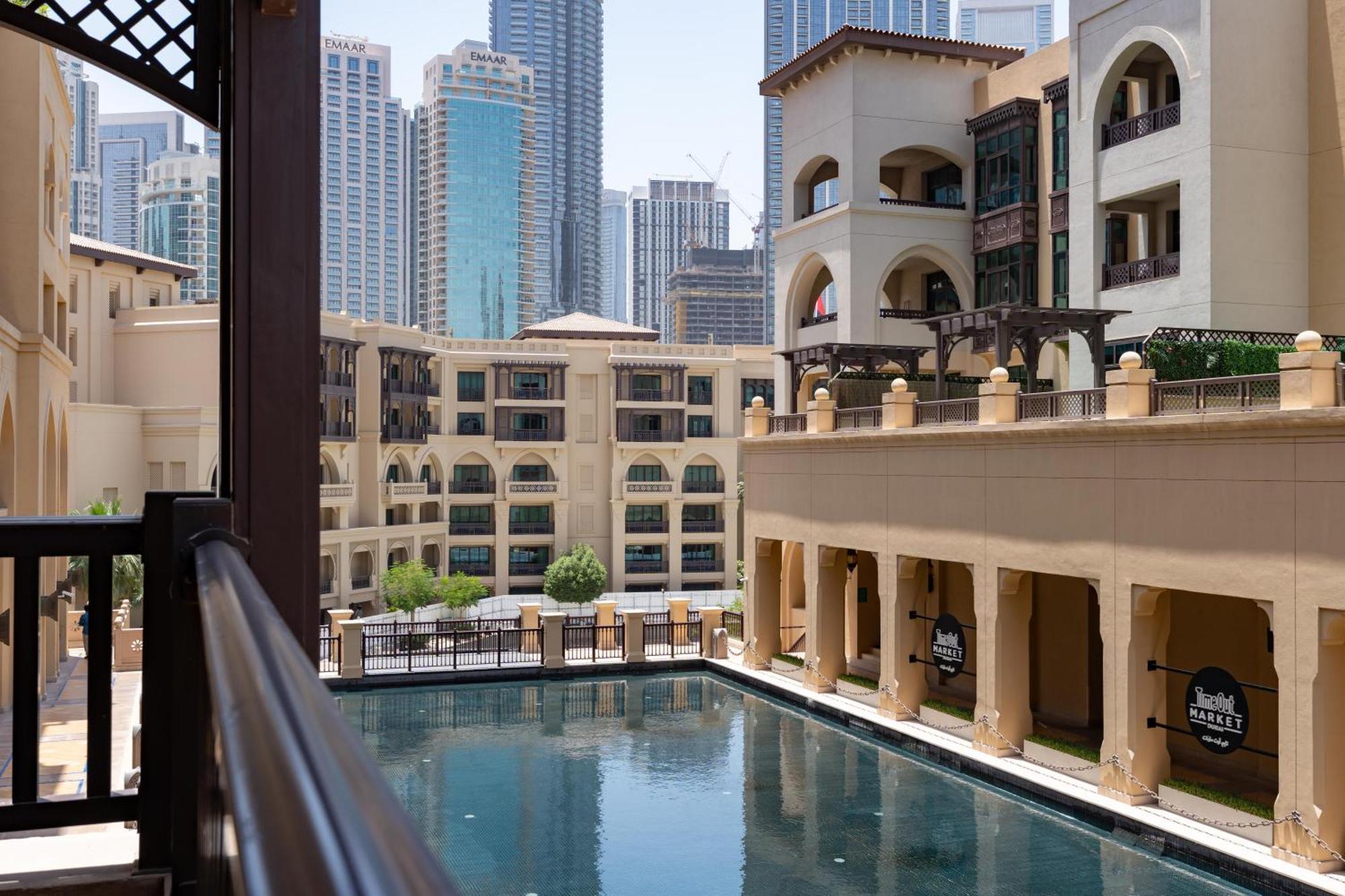 Lux I Souk Al Bahar I Burj Khalifa Views Dubai