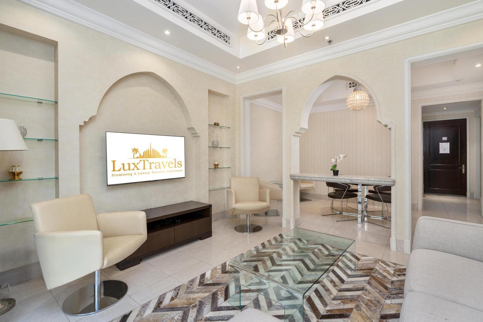 Lux I Souk Al Bahar I Burj Khalifa Views Apartment