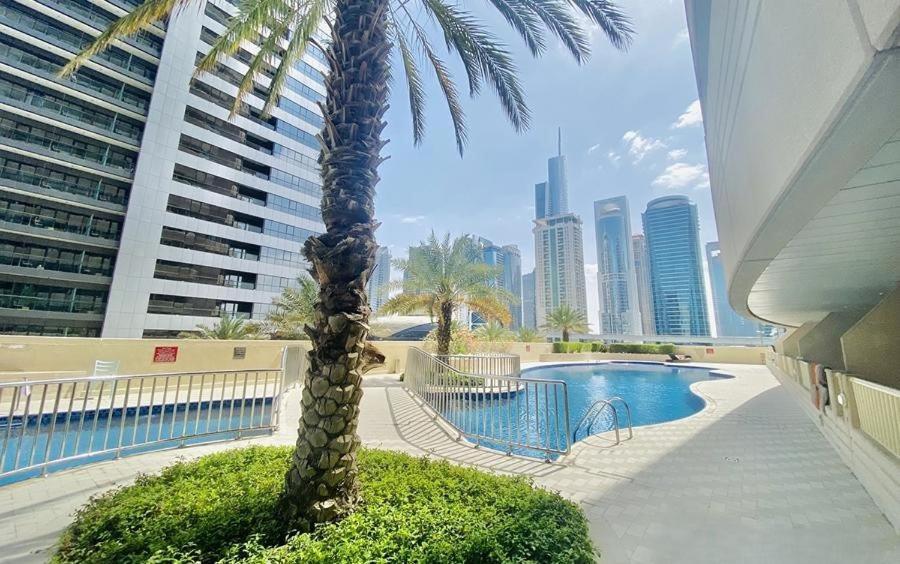 Luxury 1 Bedroom On Marina Walk, Sleeps 5 Dubai