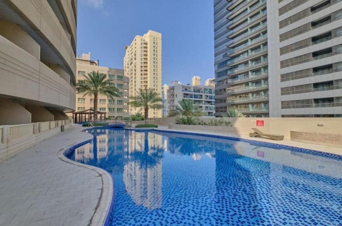 Luxury 1 Bedroom On Marina Walk, Sleeps 5 Dubai