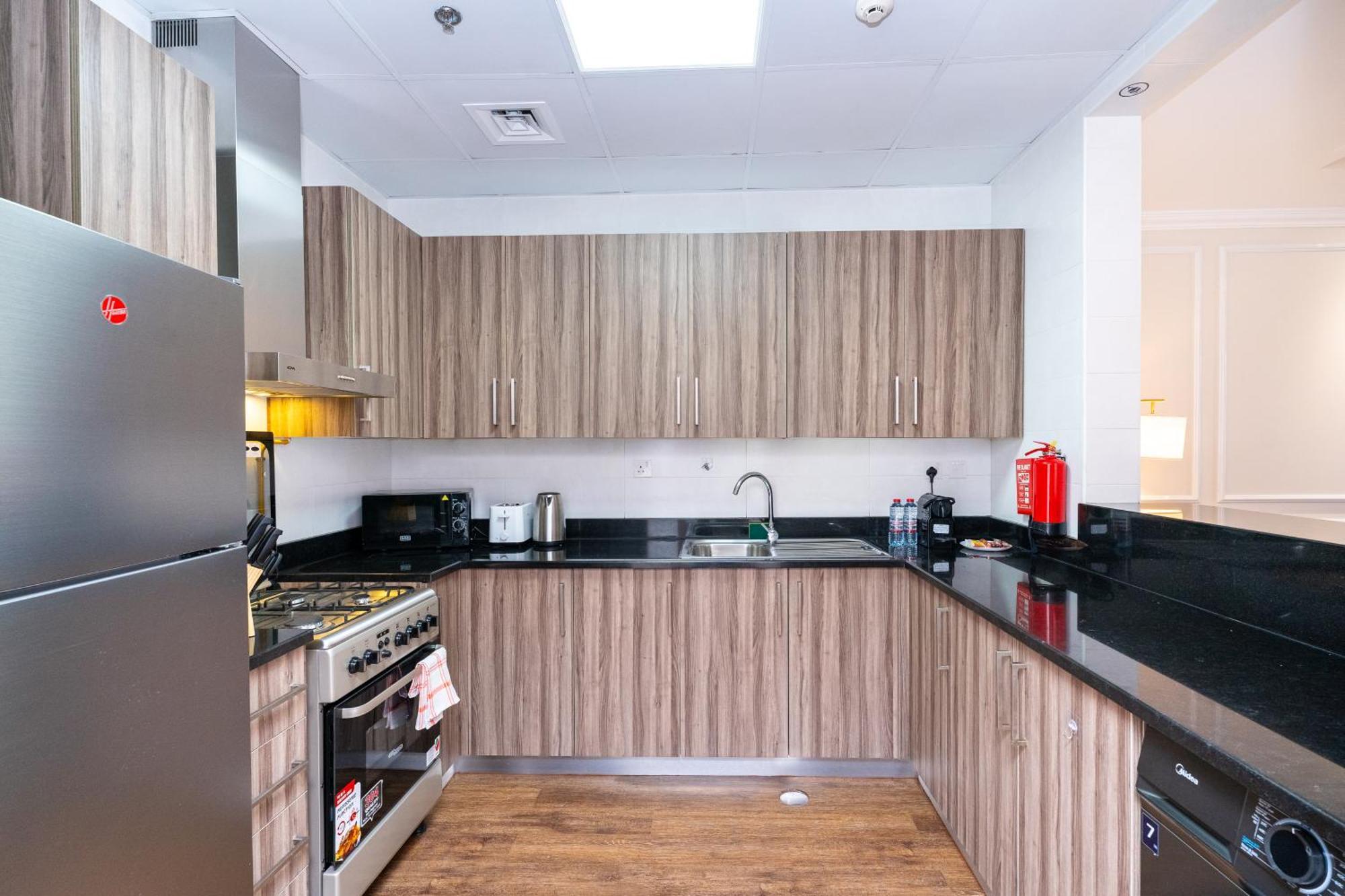 Escape 24 - Luxury Dunya Tower Downtown Near Mall Apartment *