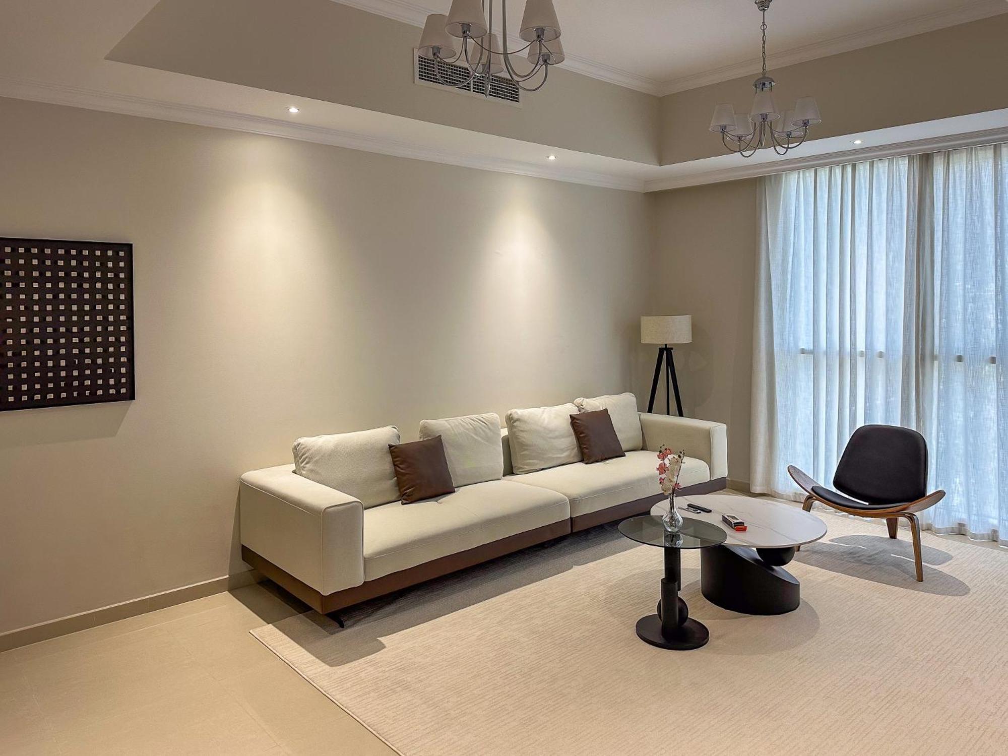 Downtown Dunya Tower Apartment Dubai