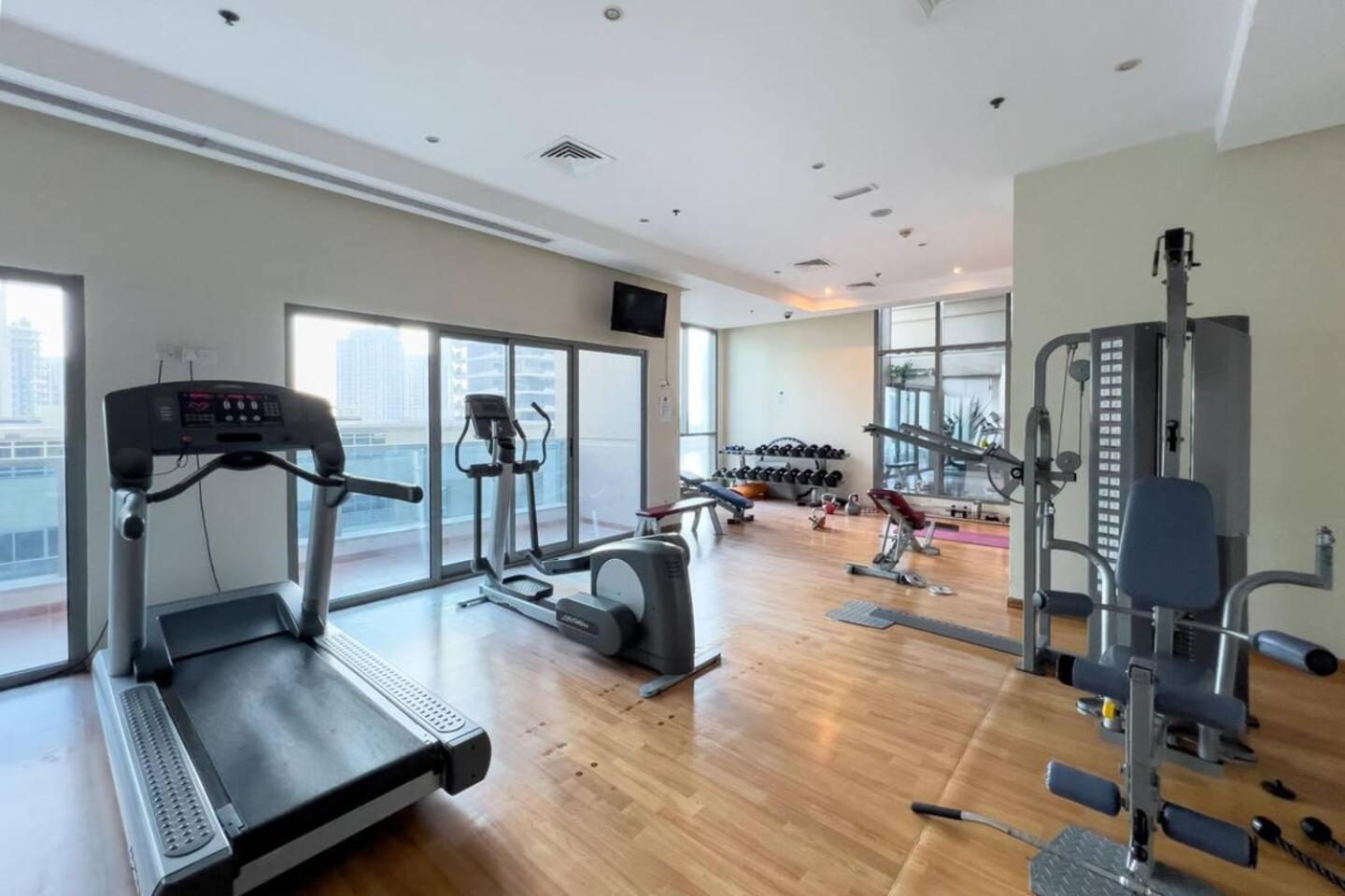 Luxury 1 Bedroom Marina View, Sleeps 5, 1 Min To Metro Apartment Dubai