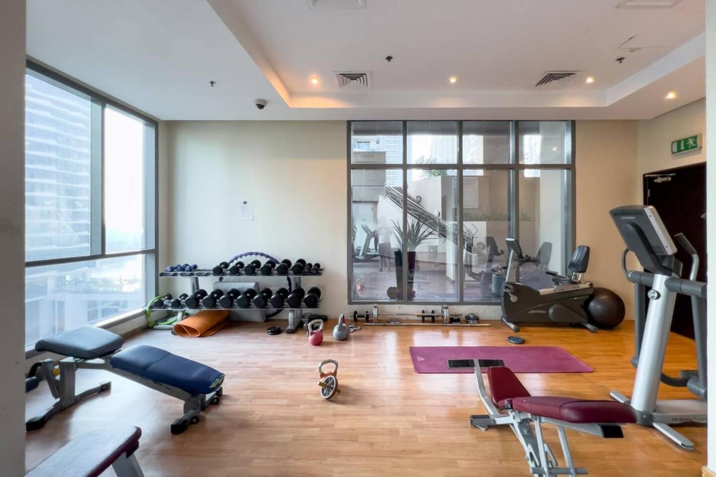 Luxury 1 Bedroom Full Marina View, Sleeps 5, 1 Min To Metro