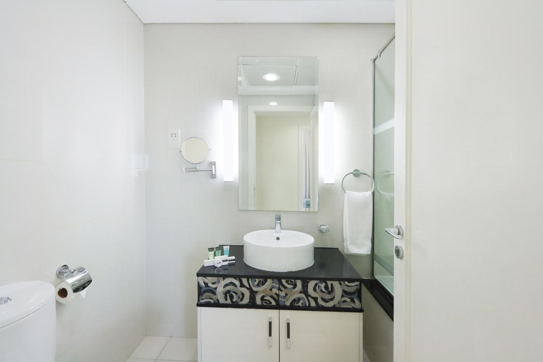 2br In Downtown, Next To Mall Apartment Dubai