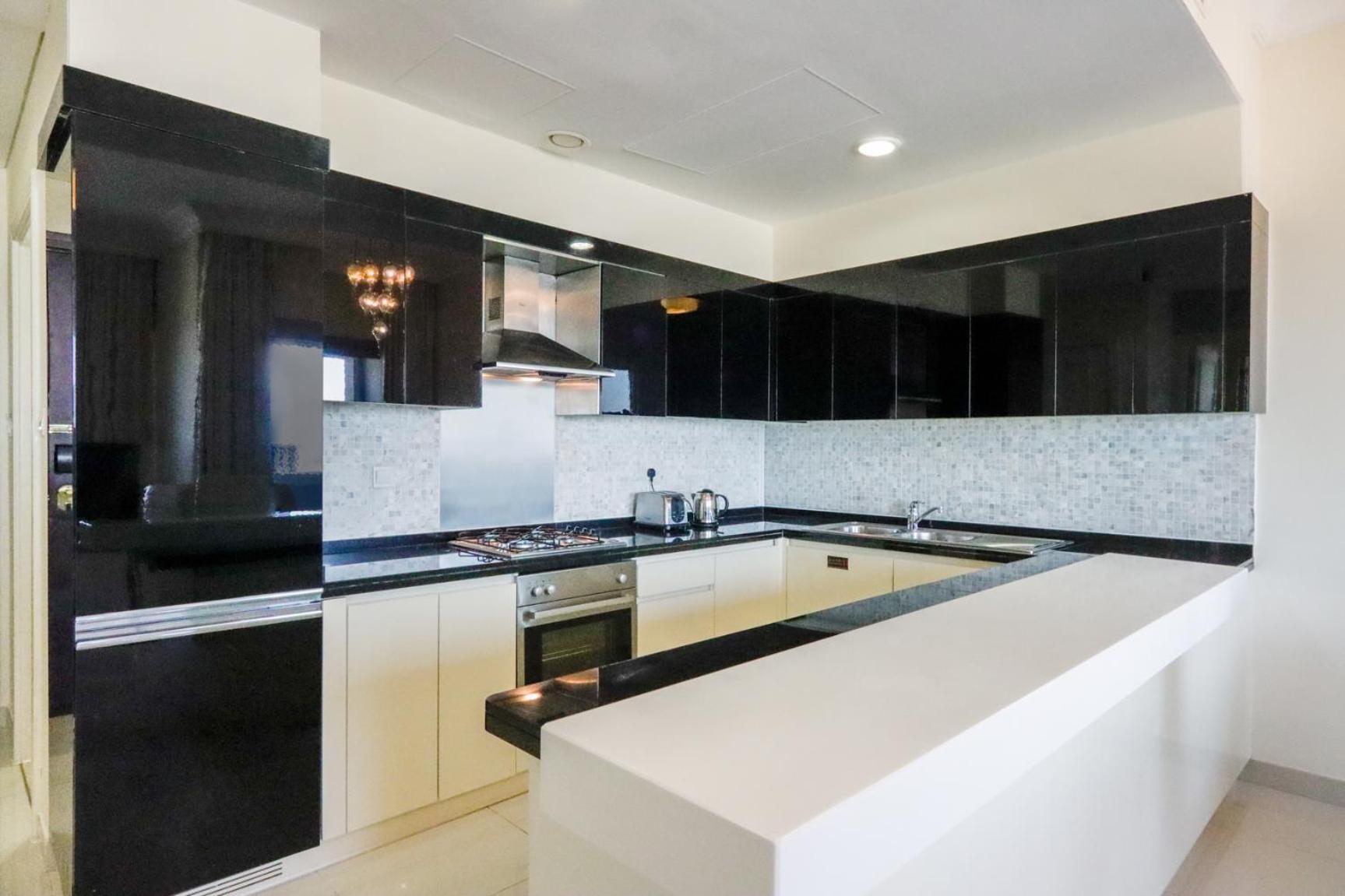 2br In Downtown, Next To Mall *