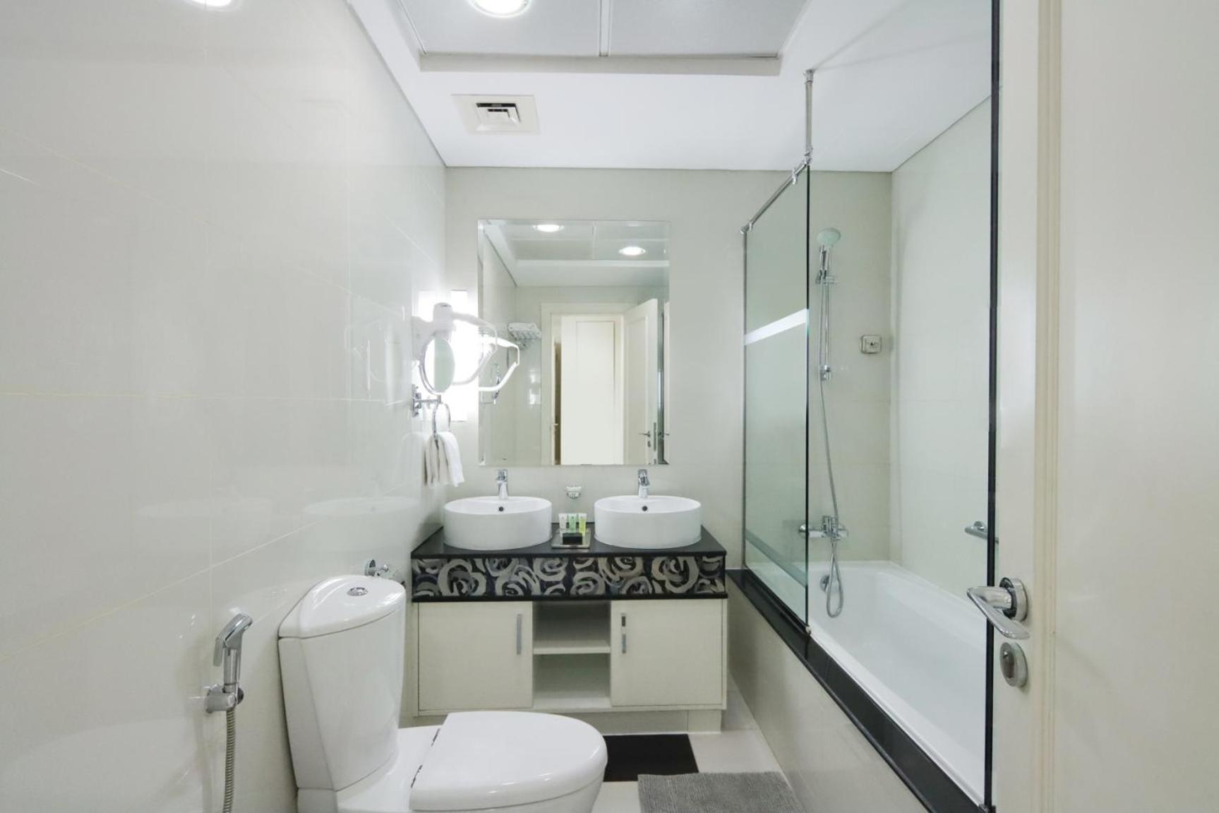 2br In Downtown, Next To Mall * Dubai