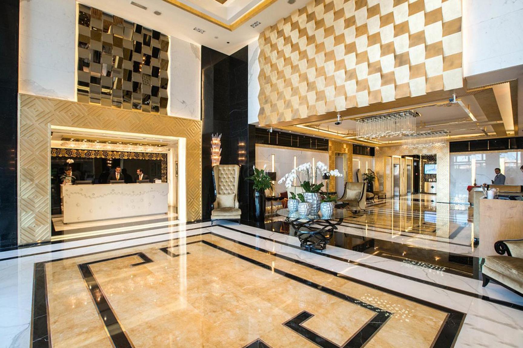2br In Downtown, Next To Mall *