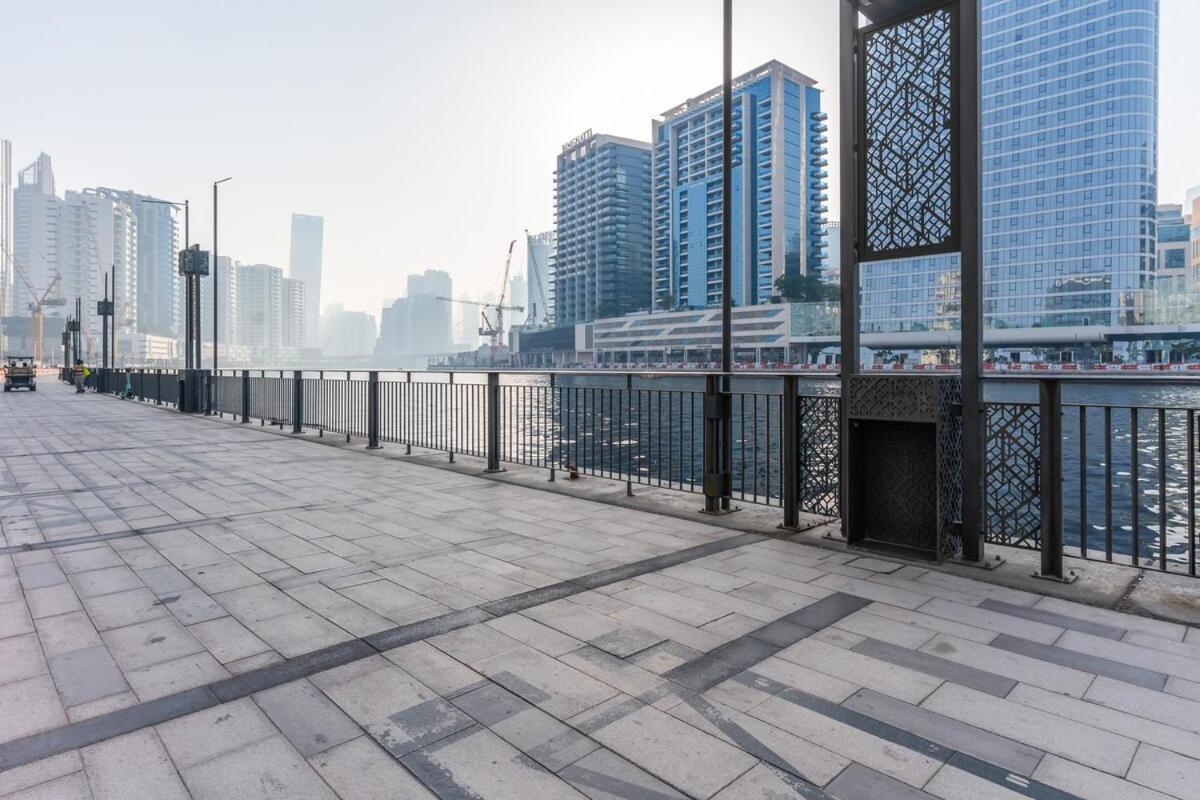 Apartment Modern 1br Canal & Burj View & Pool & Gym Access Dubai