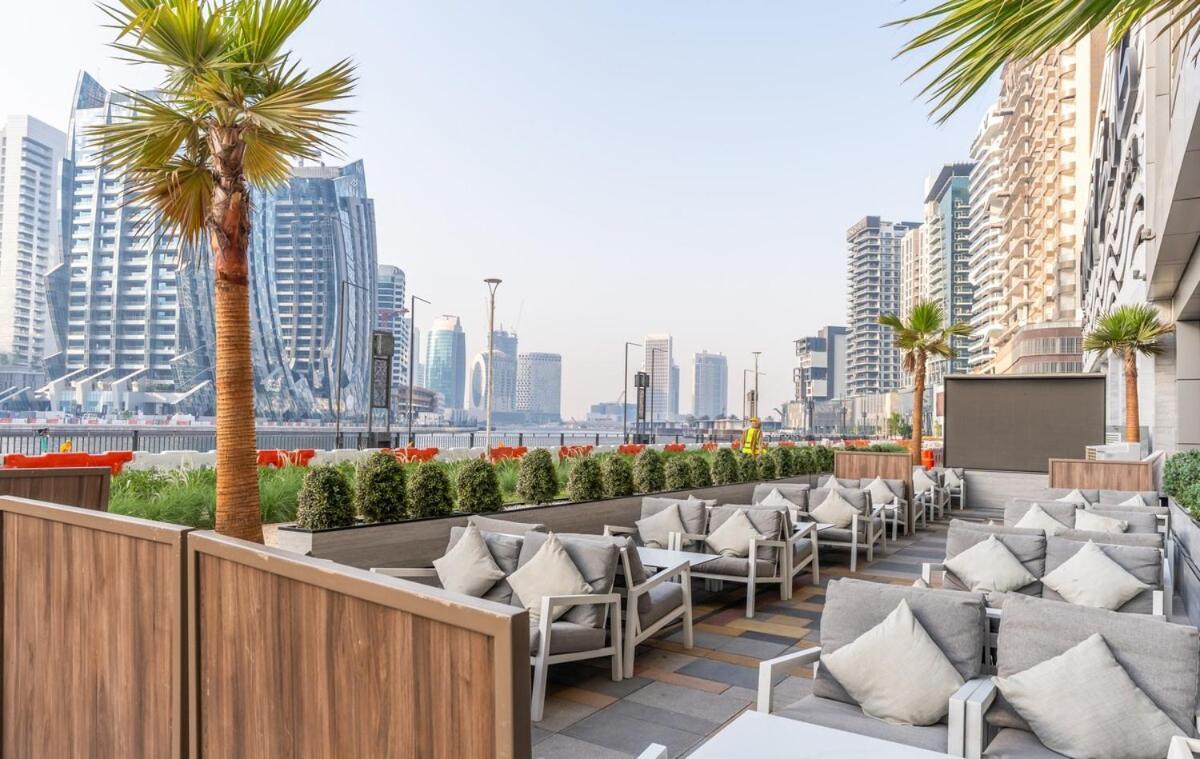 Modern 1br Canal & Burj View & Pool & Gym Access * Dubai