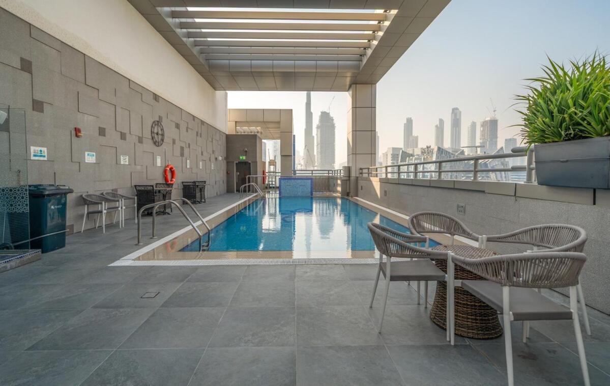 Apartment Modern 1br Canal & Burj View & Pool & Gym Access