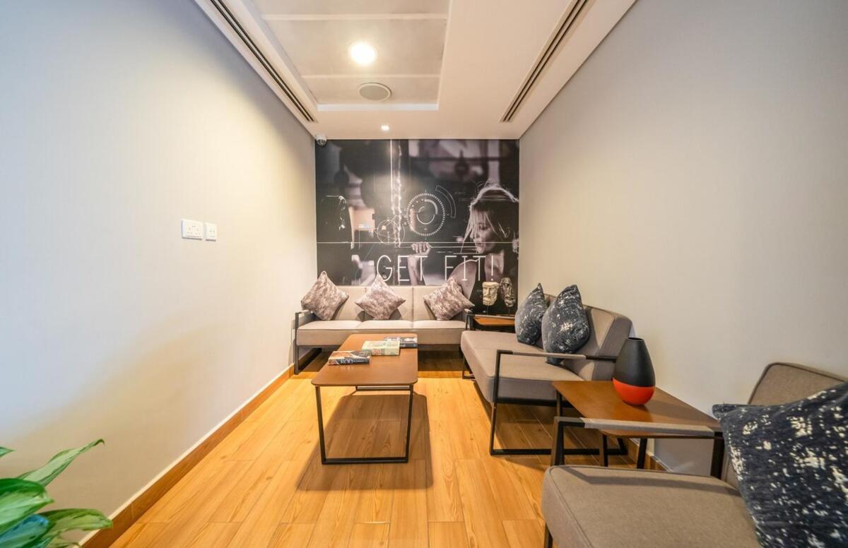Apartment Modern 1br Canal & Burj View & Pool & Gym Access *