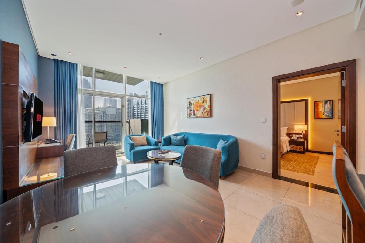 Modern 1br Canal & Burj View & Pool & Gym Access