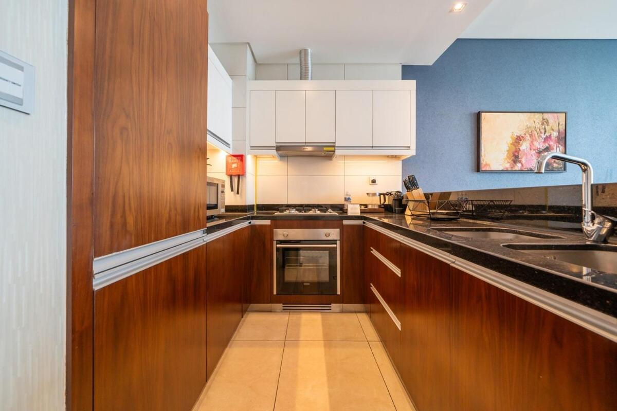 Modern 1br Canal & Burj View & Pool & Gym Access Apartment