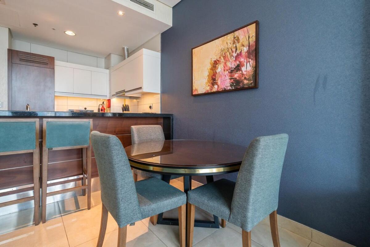Modern 1br Canal & Burj View & Pool & Gym Access