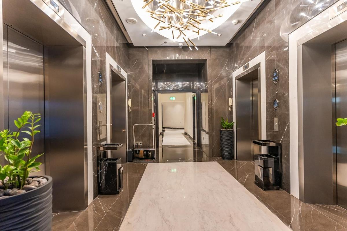 Apartment Modern 1br Canal & Burj View & Pool & Gym Access