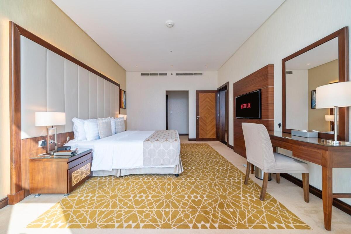 Modern 1br Canal & Burj View & Pool & Gym Access Apartment Dubai