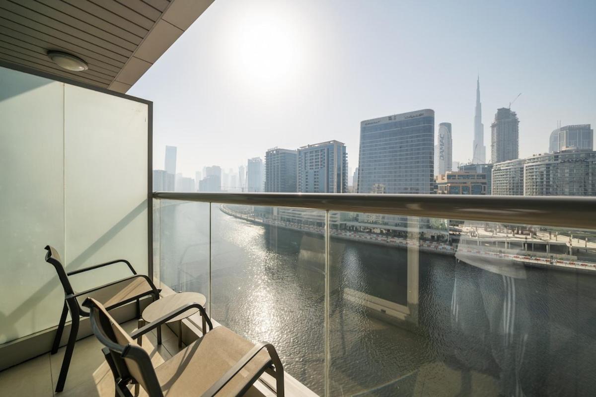 Modern 1br Canal & Burj View & Pool & Gym Access Dubai