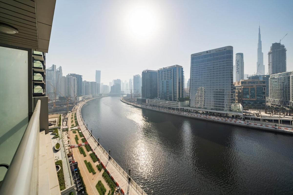 Modern 1br Canal & Burj View & Pool & Gym Access Apartment