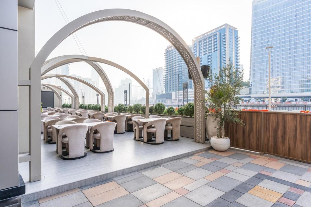 Apartment Modern 1br Canal & Burj View & Pool & Gym Access