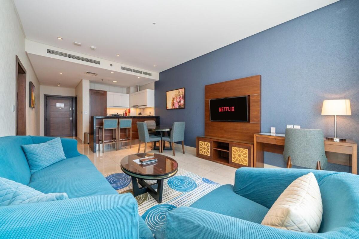 Modern 1br Canal & Burj View & Pool & Gym Access