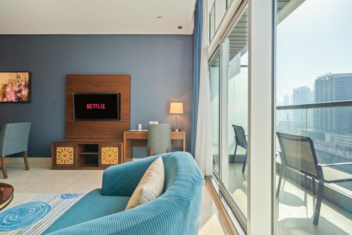 Modern 1br Canal & Burj View & Pool & Gym Access Apartment *