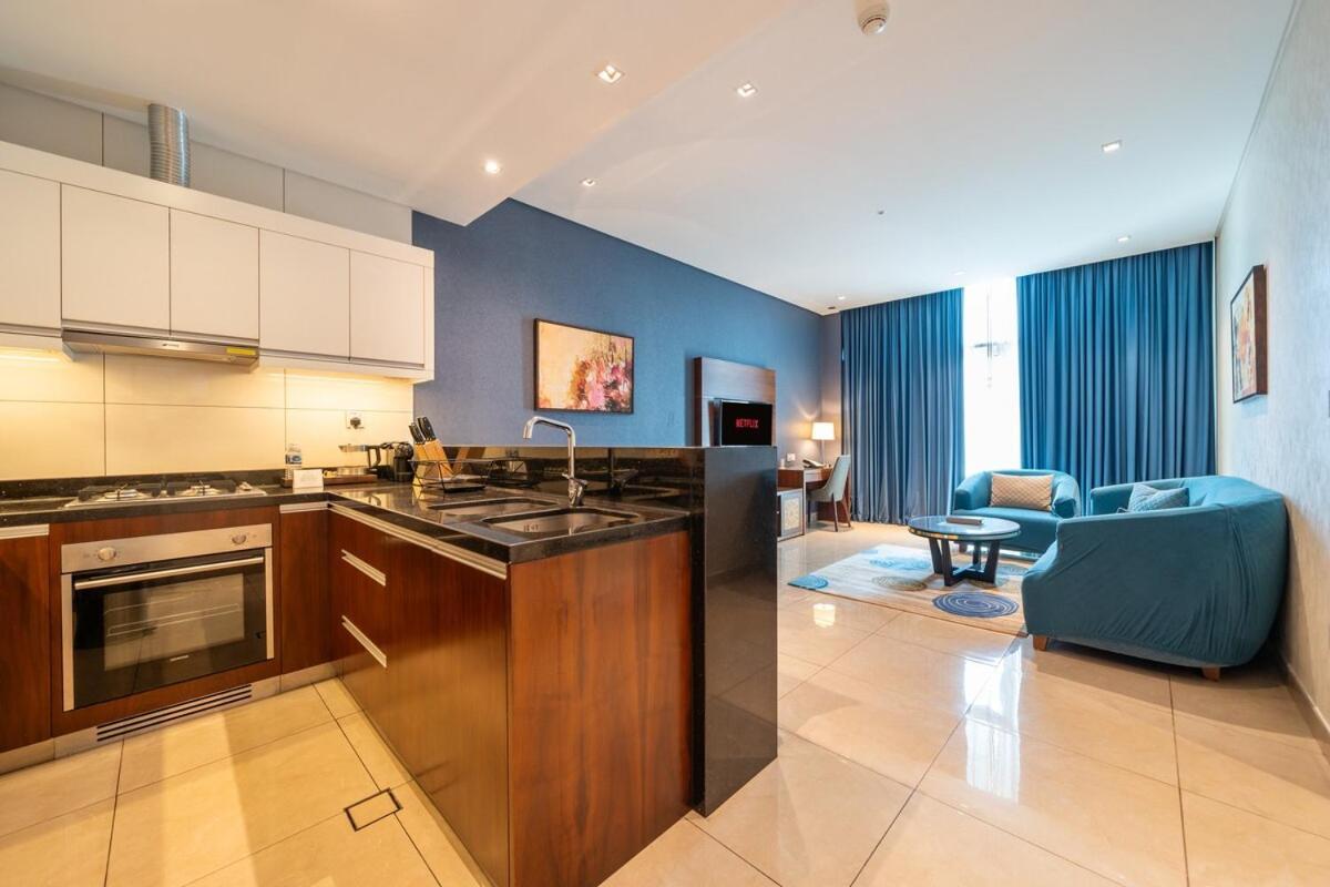 Apartment Modern 1br Canal & Burj View & Pool & Gym Access