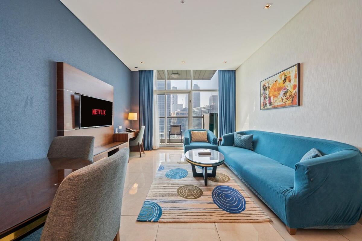 Apartment Modern 1br Canal & Burj View & Pool & Gym Access Dubai