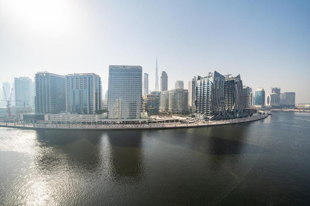 Modern 1br Canal & Burj View & Pool & Gym Access